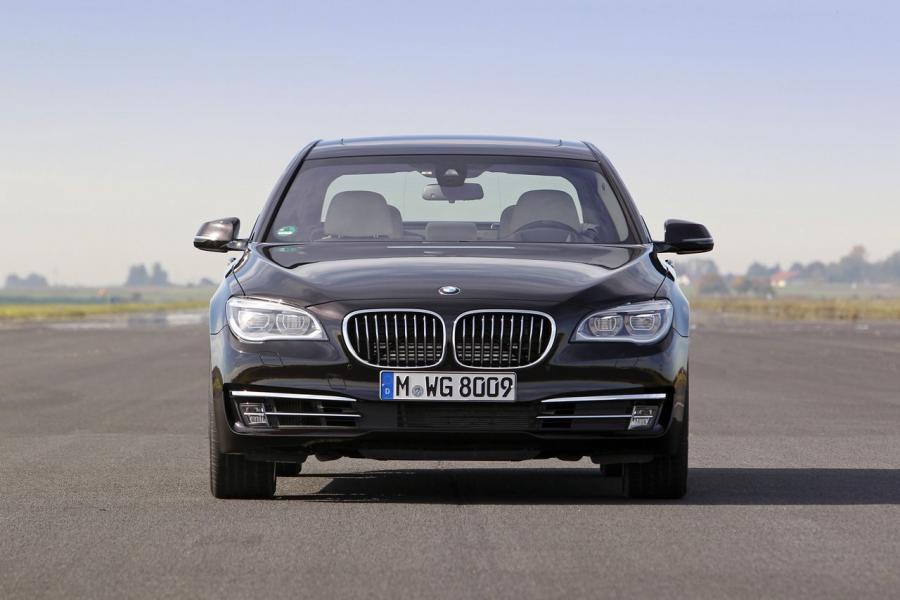  BMW 760i 2001 года  (фото 11 из 11)